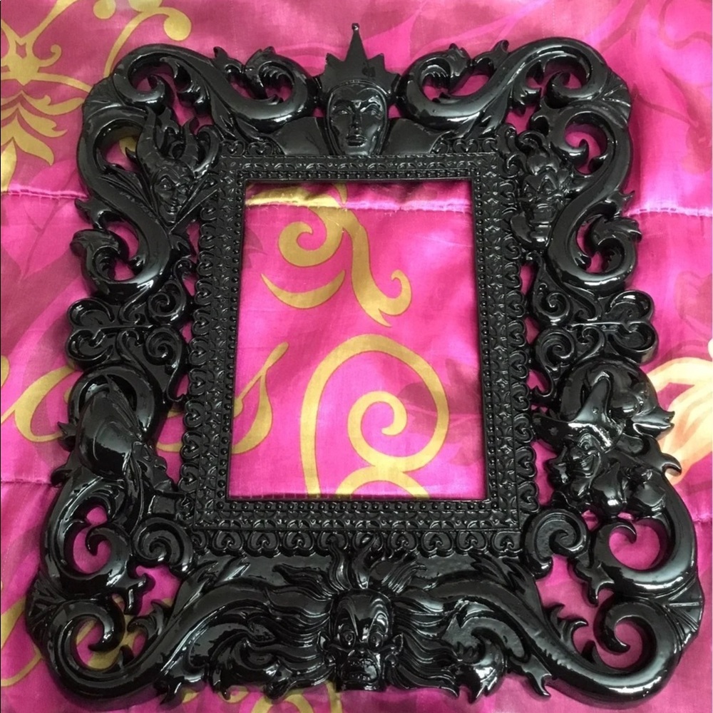 Disney villains frame Halloween decoration decor - Picture 15 of 16